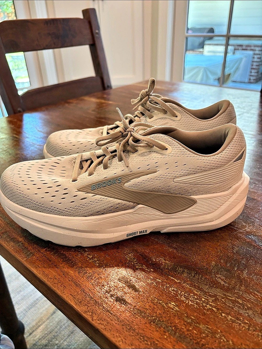 Brooks Ghost Max 3 Women's Athletic Shoes US 10.5 Light Ivory with Khaki swoosh